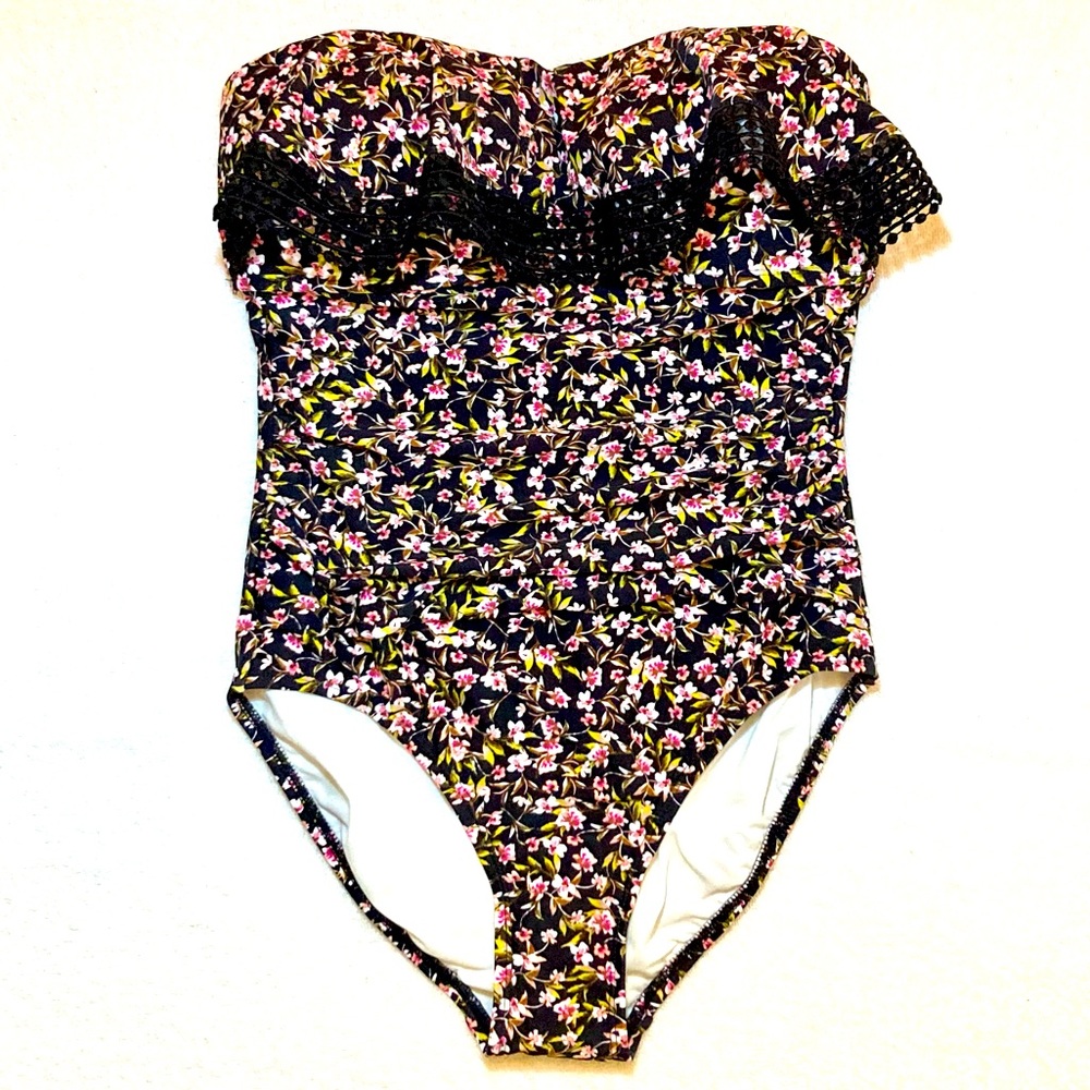 KONA SOL Strapless Ruffle One Pice Swimsuit. Floral with Crochet Trim. New NWOT